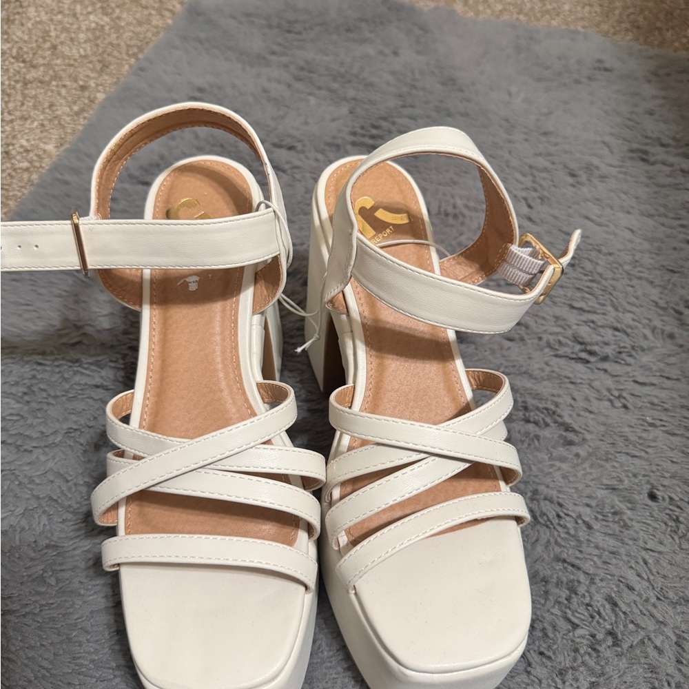Elegant White Strappy Platform Sandals - Picture 4 of 4